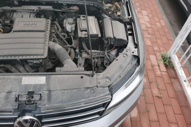Used Volkswagen Sagitar 2015 1.6L Manual Comfort Model Engine Bay Left