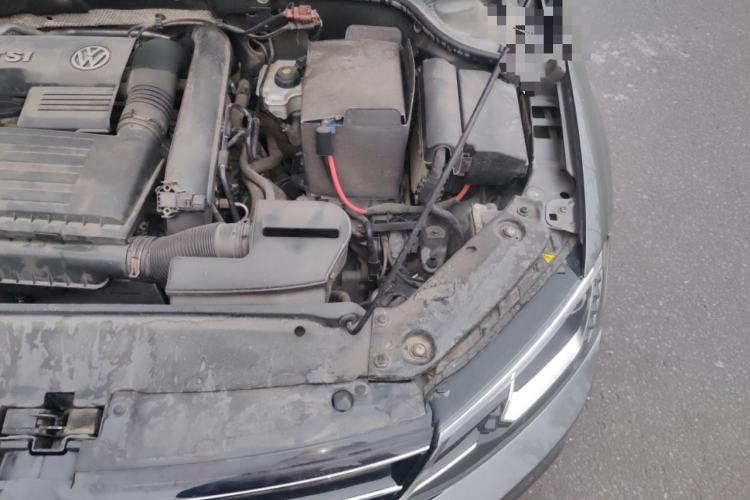 Used Volkswagen Sagitar 2015 230TSI Manual Luxury Edition Engine Bay Left