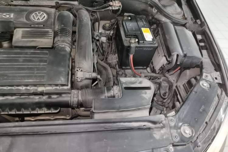 Used Volkswagen Sagitar 2015 230TSI Automatic Comfort Version Engine Bay Left