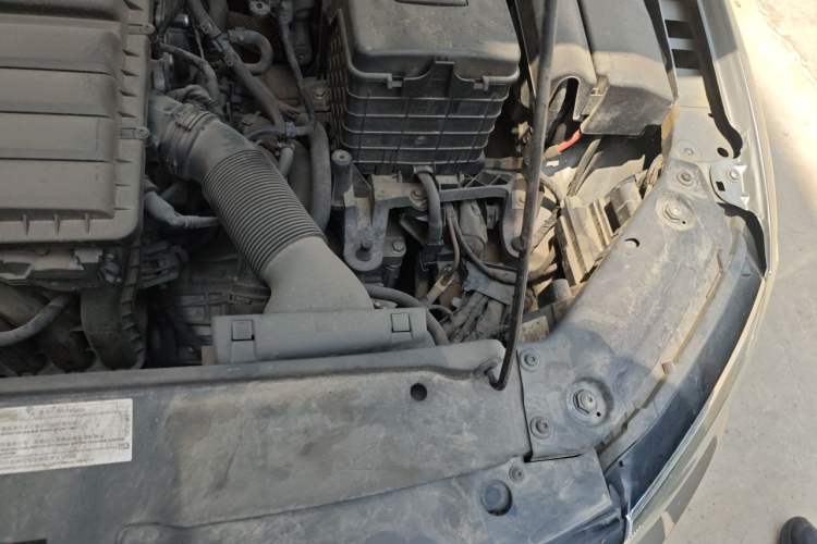 Used Volkswagen Sagitar 2015 1.6L Automatic Comfort Model Engine Bay Left
