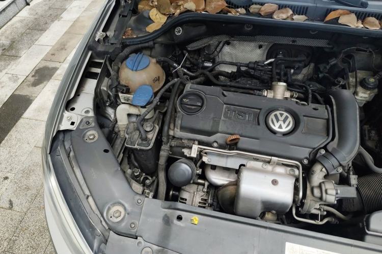 Used Volkswagen Sagitar 2015 230TSI Automatic Luxury Model Engine Bay Right