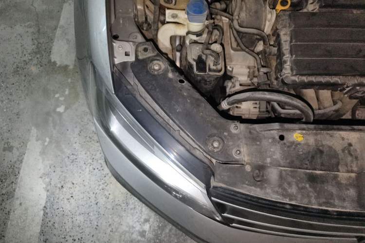 Used Volkswagen Sagitar 2015 1.6L Manual Comfort Model Engine Bay Right