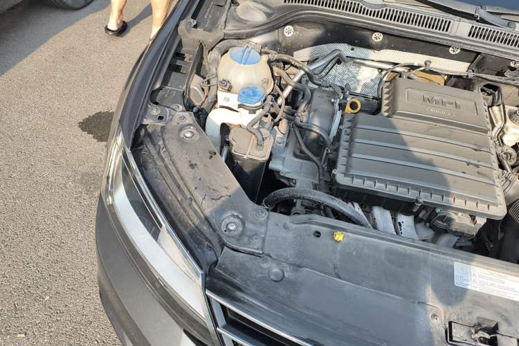 Used Volkswagen Sagitar 2015 1.6L Manual Comfort Model Engine Bay Right