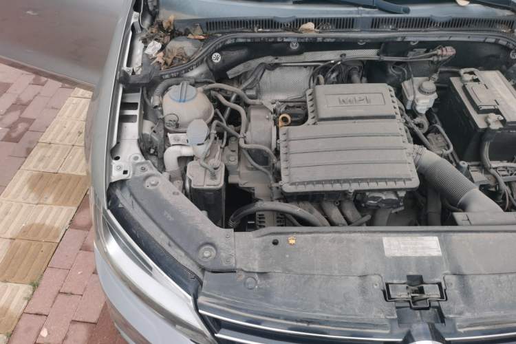 Used Volkswagen Sagitar 2015 1.6L Manual Comfort Model Engine Bay Right
