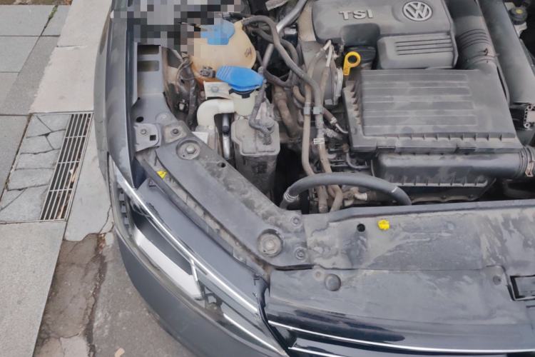 Used Volkswagen Sagitar 2015 230TSI Manual Luxury Edition Engine Bay Right