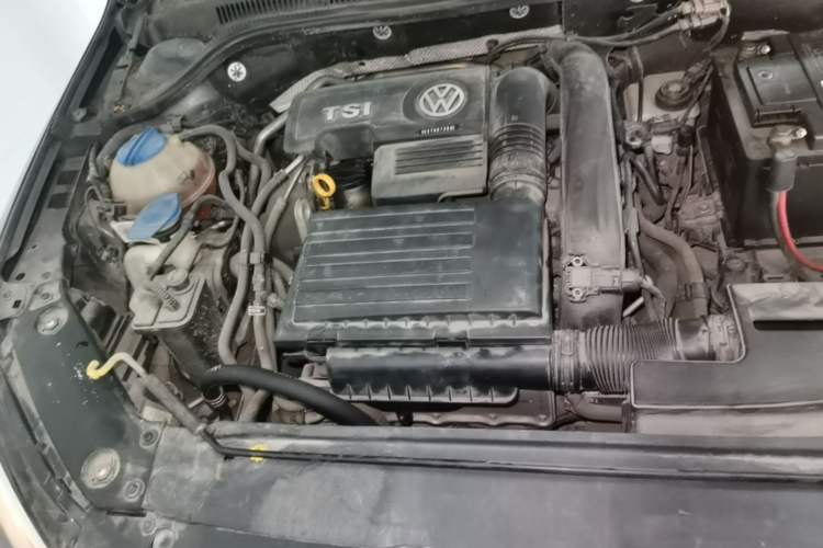 Used Volkswagen Sagitar 2015 230TSI Automatic Comfort Version Engine Bay Right