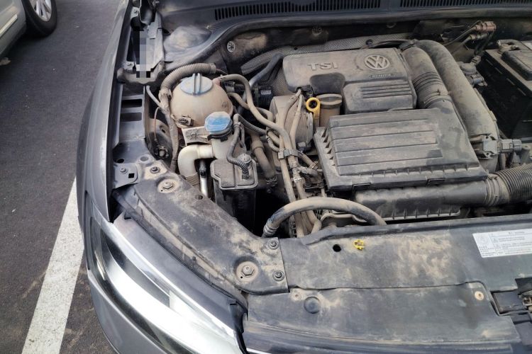 Used Volkswagen Sagitar 2015 230TSI Automatic Comfort Version Engine Bay Right