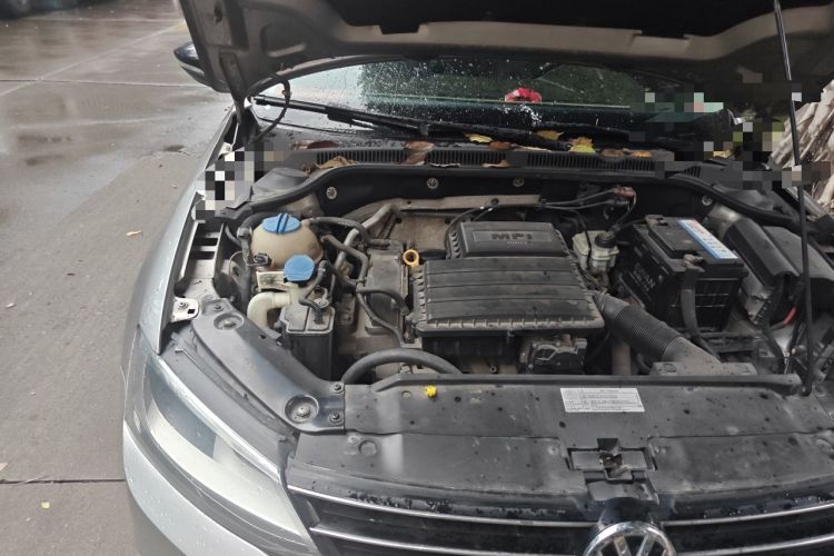 Used Volkswagen Sagitar 2015 1.6L Manual Comfort Model Engine Bay Right