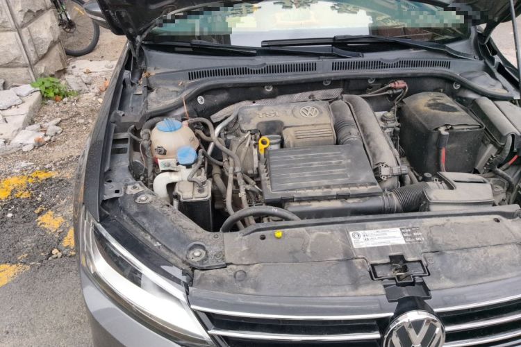 Used Volkswagen Sagitar 2015 230TSI Automatic Luxury Model Engine Bay Right