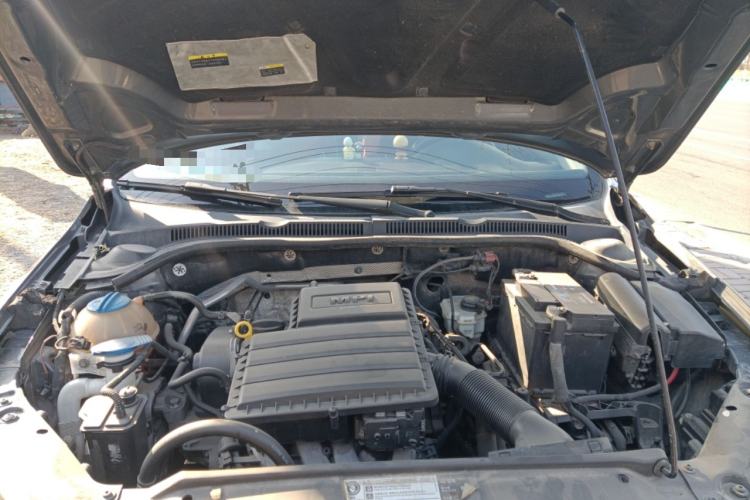 Used Volkswagen Sagitar 2015 1.6L Manual Comfort Model Engine Bay