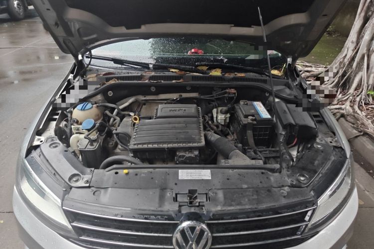 Used Volkswagen Sagitar 2015 1.6L Manual Comfort Model Engine Bay
