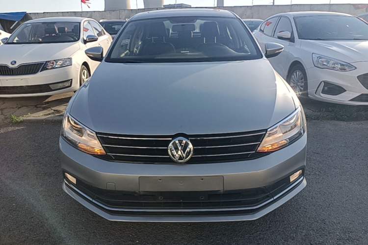Used Volkswagen Sagitar 2015 1.6L Automatic Comfort Model Front