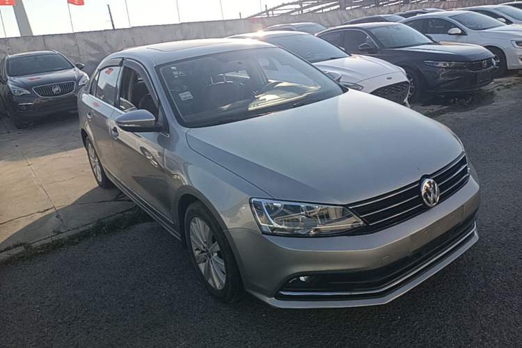 Used Volkswagen Sagitar 2015 1.6L Automatic Comfort Model Front Right 45 Deg