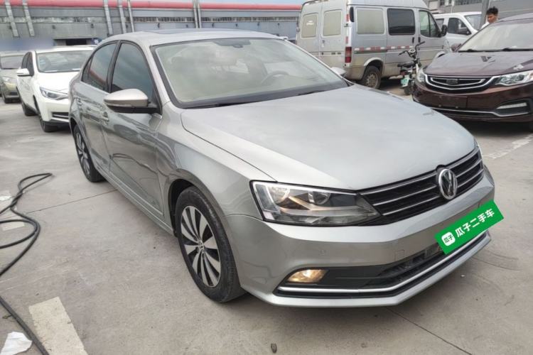 Used Volkswagen Sagitar 2015 230TSI Manual Luxury Edition Front Right 45 Deg