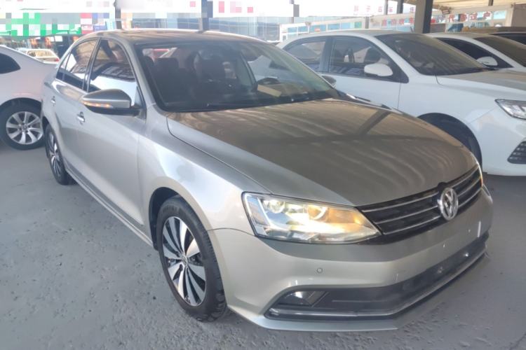 Used Volkswagen Sagitar 2015 230TSI Automatic Luxury Model Front Right 45 Deg