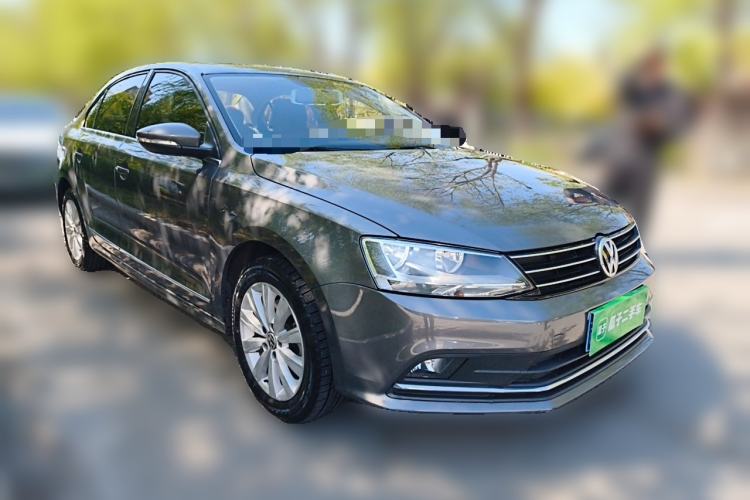 Used Volkswagen Sagitar 2015 230TSI Automatic Comfort Version Front Right 45 Deg