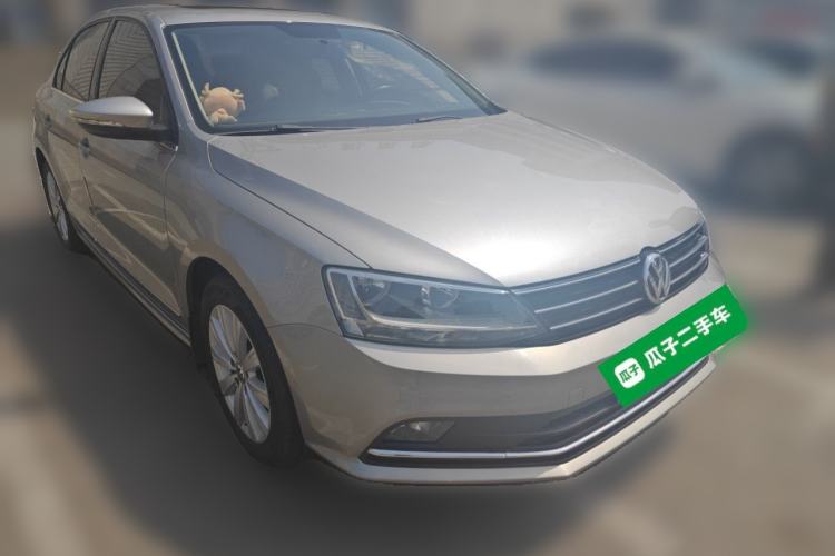 Used Volkswagen Sagitar 2015 230TSI Automatic Comfort Version Front Right 45 Deg