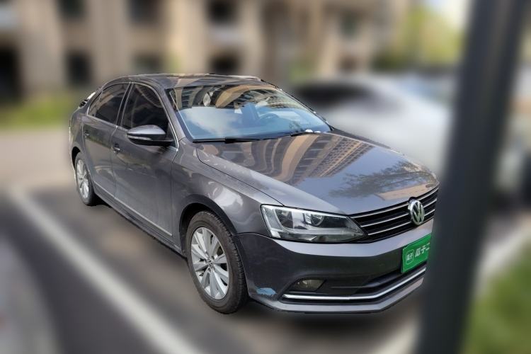 Used Volkswagen Sagitar 2015 230TSI Automatic Comfort Version Front Right 45 Deg