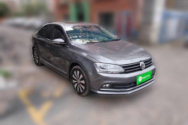 Used Volkswagen Sagitar 2015 230TSI Automatic Luxury Model Front Right 45 Deg