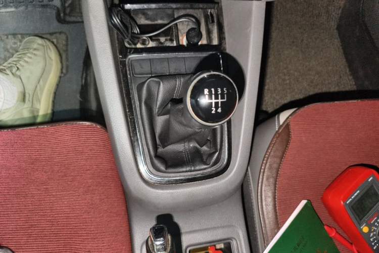 Used Volkswagen Sagitar 2015 1.6L Manual Comfort Model Gear Lever