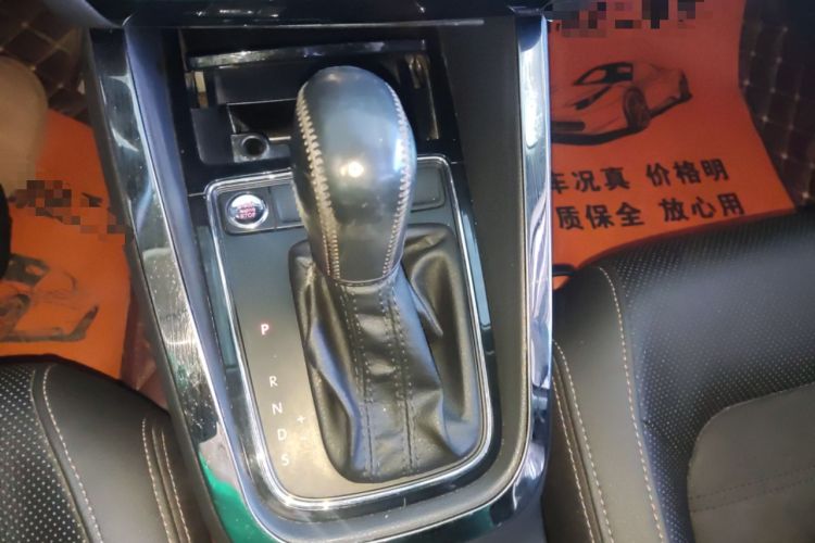 Used Volkswagen Sagitar 2015 230TSI Automatic Luxury Model Gear Lever