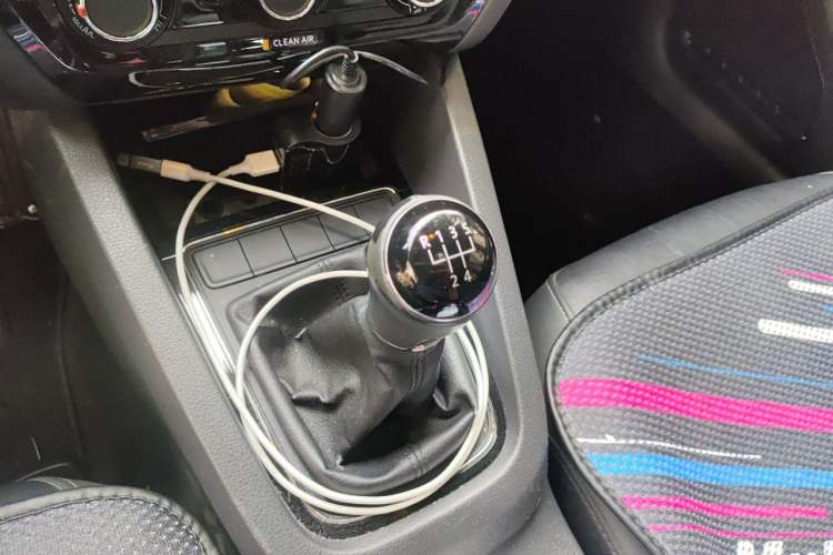 Used Volkswagen Sagitar 2015 1.6L Manual Comfort Model Gear Lever