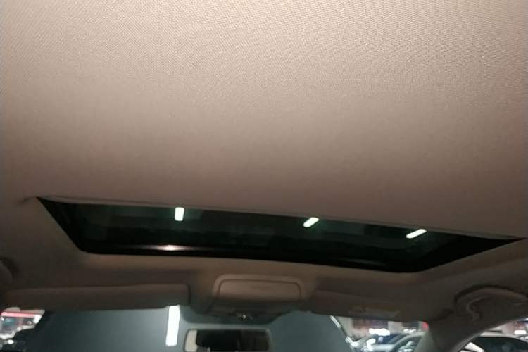 Used Volkswagen Sagitar 2015 230TSI Automatic Comfort Version Headliner