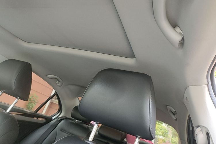 Used Volkswagen Sagitar 2015 1.6L Manual Comfort Model Headliner