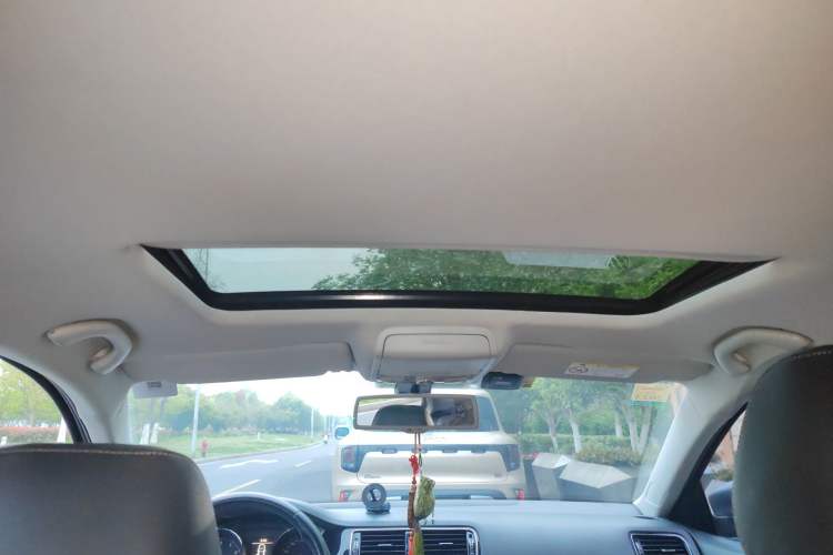 Used Volkswagen Sagitar 2015 230TSI Manual Luxury Edition Headliner
