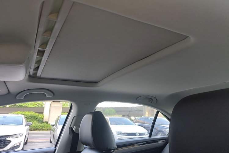 Used Volkswagen Sagitar 2015 1.6L Automatic Comfort Model Headliner
