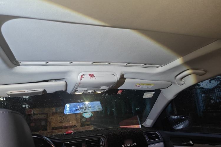 Used Volkswagen Sagitar 2015 1.6L Manual Comfort Model Headliner