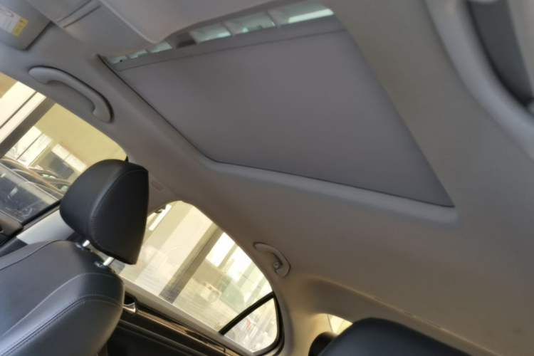 Used Volkswagen Sagitar 2015 230TSI Automatic Luxury Model Headliner
