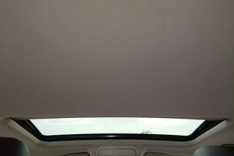 Used Volkswagen Sagitar 2015 230TSI Automatic Luxury Model Headliner