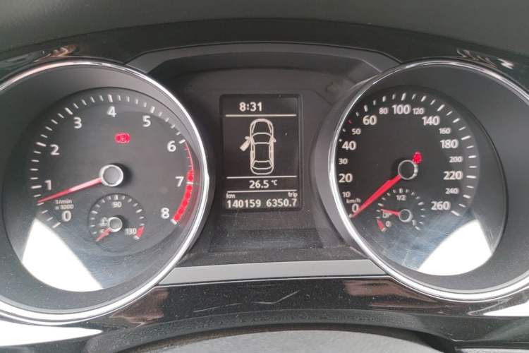 Used Volkswagen Sagitar 2015 230TSI Manual Luxury Edition Instrument Cluster