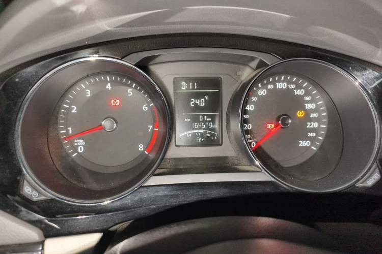 Used Volkswagen Sagitar 2015 1.6L Manual Comfort Model Instrument Cluster