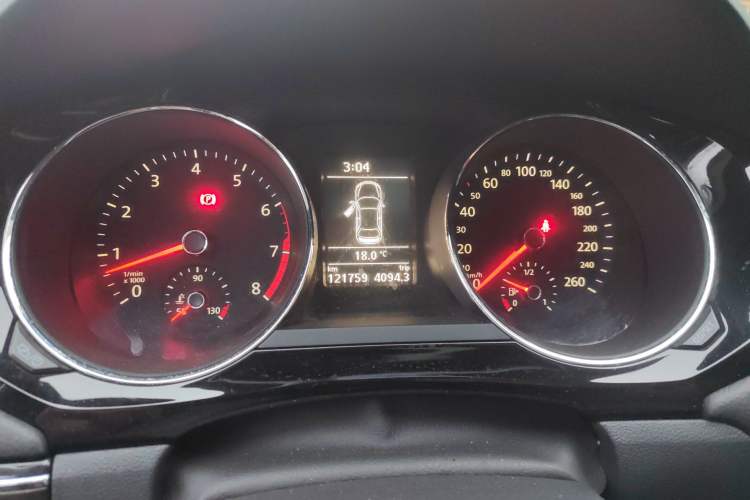 Used Volkswagen Sagitar 2015 230TSI Manual Luxury Edition Instrument Cluster