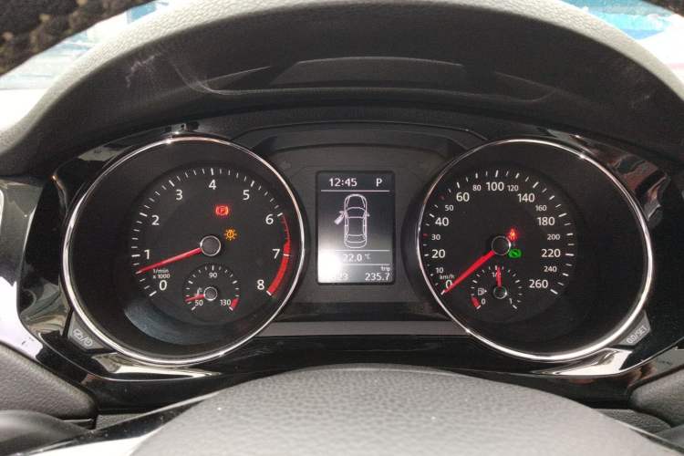 Used Volkswagen Sagitar 2015 230TSI Automatic Luxury Model Instrument Cluster