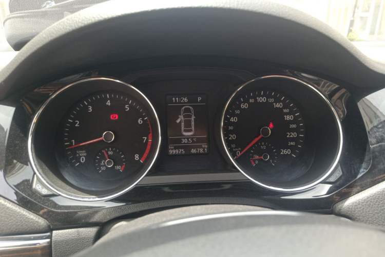 Used Volkswagen Sagitar 2015 230TSI Automatic Luxury Model Instrument Cluster