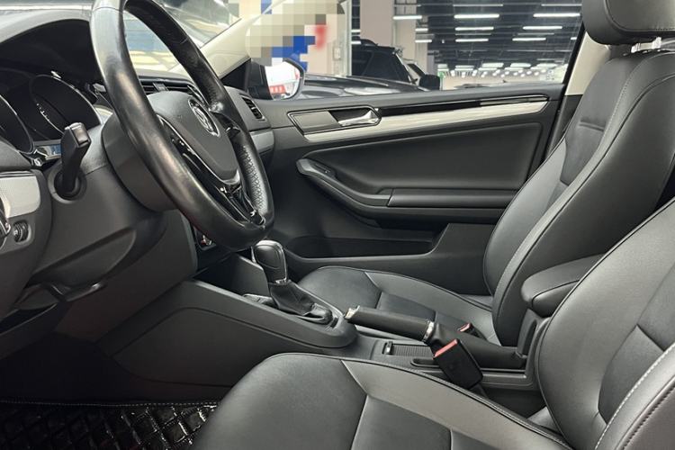 Used Volkswagen Sagitar 2015 230TSI Automatic Comfort Version Interior 3