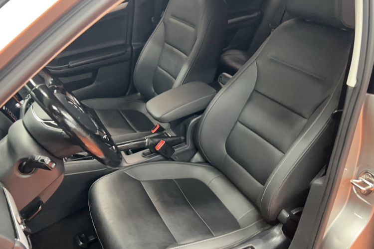 Used Volkswagen Sagitar 2015 1.6L Automatic Comfort Model Interior 3