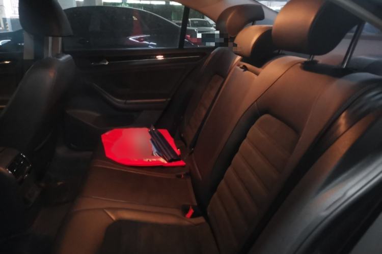Used Volkswagen Sagitar 2015 230TSI Automatic Luxury Model Interior 4