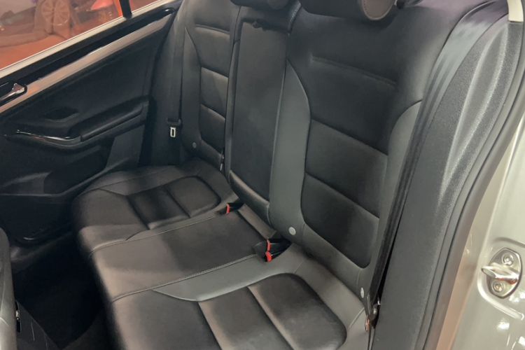 Used Volkswagen Sagitar 2015 1.6L Automatic Comfort Model Interior 5