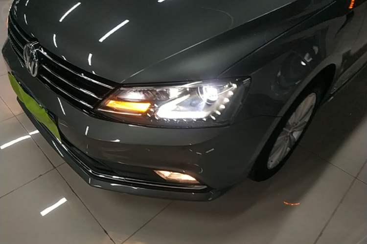 Used Volkswagen Sagitar 2015 230TSI Automatic Comfort Version Left Front Headlight