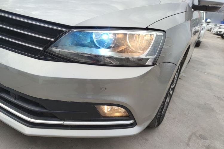 Used Volkswagen Sagitar 2015 230TSI Manual Luxury Edition Left Front Headlight