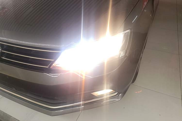 Used Volkswagen Sagitar 2015 1.6L Automatic Comfort Model Left Front Headlight