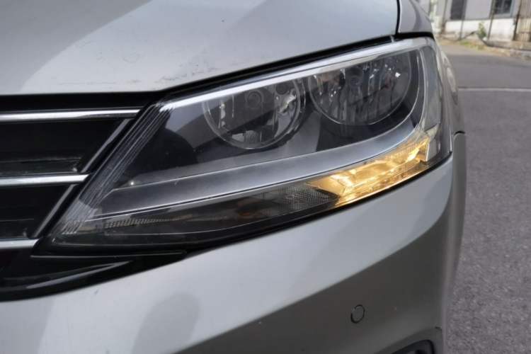 Used Volkswagen Sagitar 2015 230TSI Automatic Luxury Model Left Front Headlight