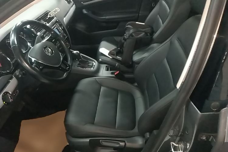 Used Volkswagen Sagitar 2015 230TSI Automatic Comfort Version Left Front Seat