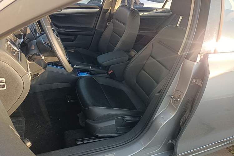 Used Volkswagen Sagitar 2015 1.6L Automatic Comfort Model Left Front Seat