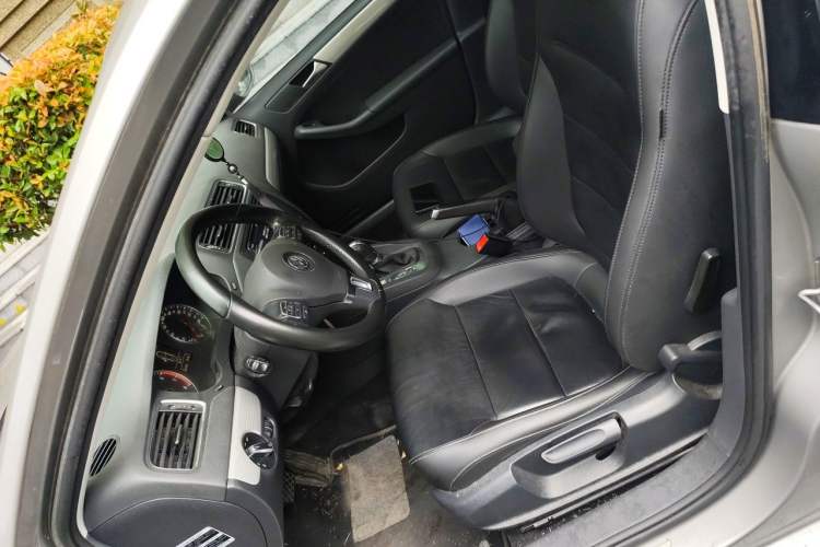 Used Volkswagen Sagitar 2015 230TSI Automatic Luxury Model Left Front Seat