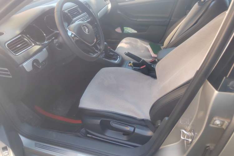 Used Volkswagen Sagitar 2015 230TSI Automatic Comfort Version Left Front Seat